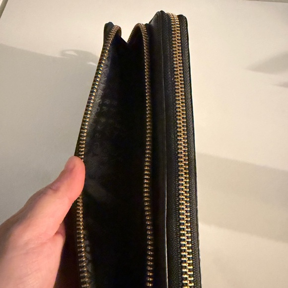 Kate Spade Black Large Wallet - Picture 4 of 7